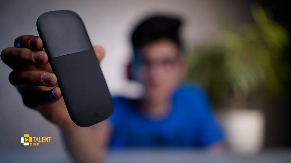 بررسی ماوس مایکروسافت Surface Arc؛ خاص و مینیمال • دیجی‌کالا مگ