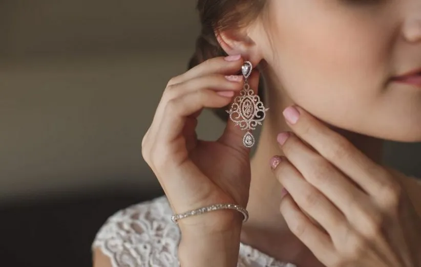 راهنمای خرید انواع گوشواره با توجه به شکل صورت شما