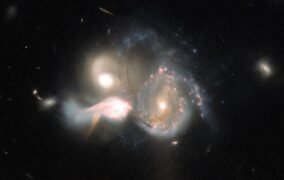 برخورد سه کهکشان از نگاه تلسکوپ فضایی هابل