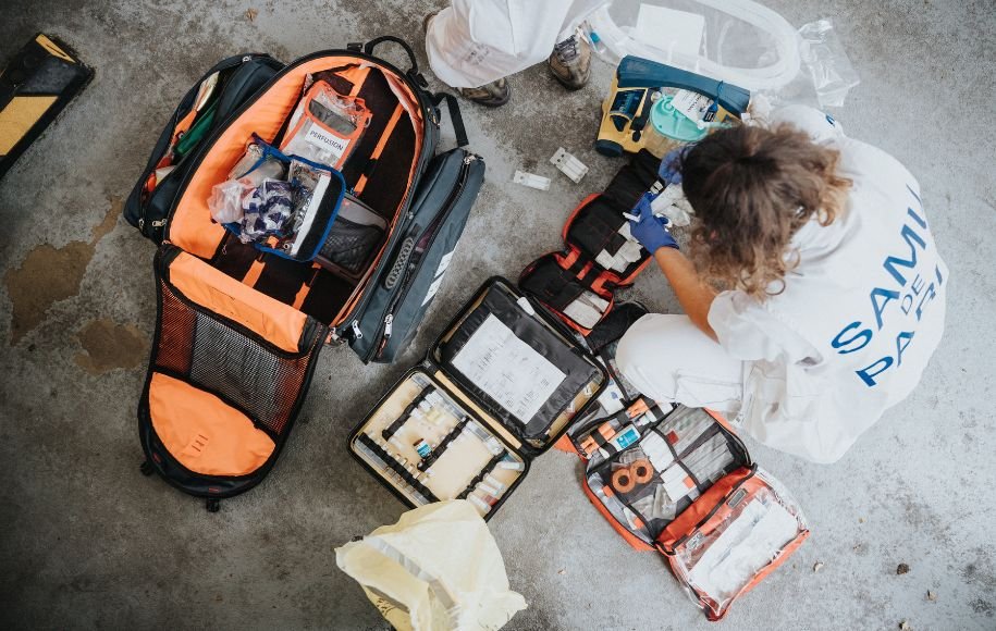 جعبه‌ی کمک‌های اولیه برای کیف نجات زلزله
