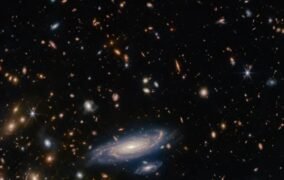 نگاه تلسکوپ جیمز وب به کهکشان مارپیچی LEDA 2046648