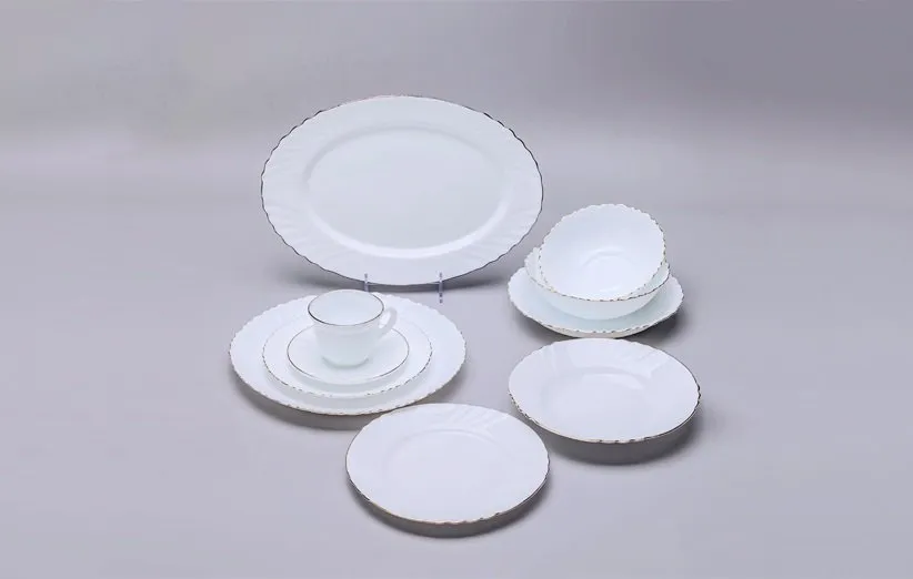 سرویس غذاخوری اوپال (ماده‌ای بین جنس چینی و شیشه)