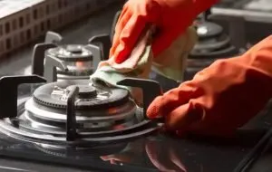 تمیز کردن شعله‌های اجاق گاز به روش حرفه‌ای‌ها