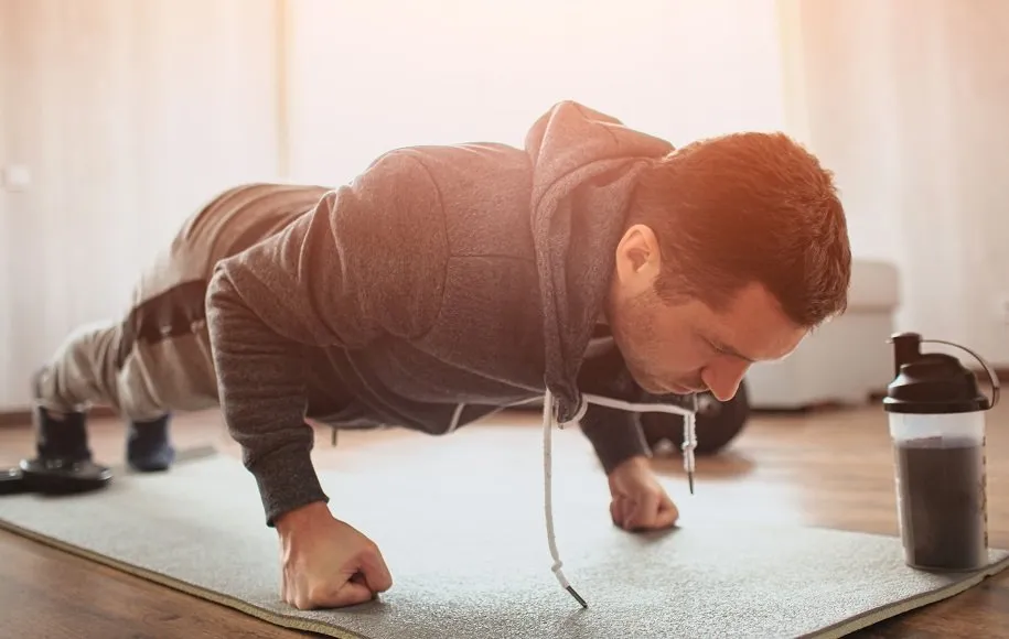 برای تمرین‌های قدرتی از وزن بدن خود استفاده کنید