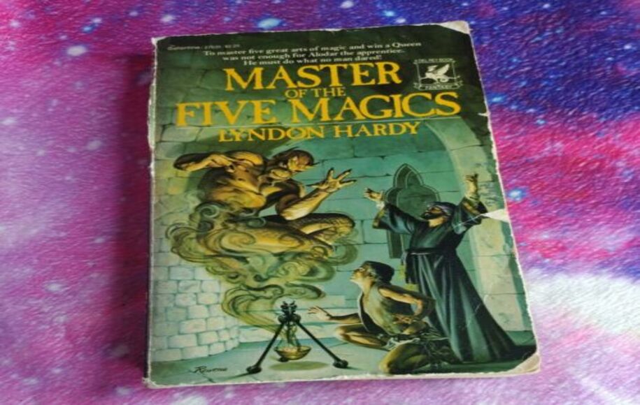 14. Master of the Five Magics - در کدام کتاب‌های فانتزی جادو به سخت‌گیرانه‌ترین شکل به کار رفته است؟‌