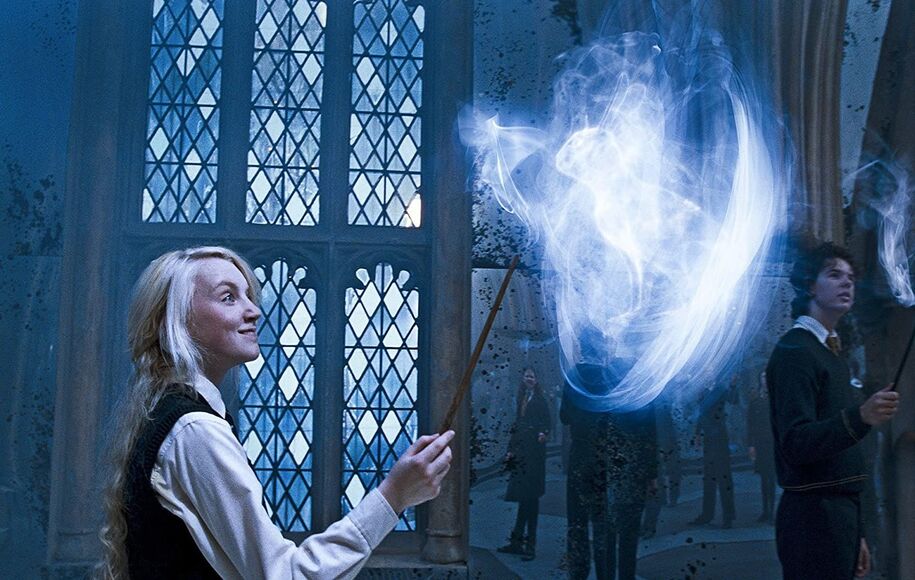6. Harry Potter - در کدام کتاب‌های فانتزی جادو به سخت‌گیرانه‌ترین شکل به کار رفته است؟‌