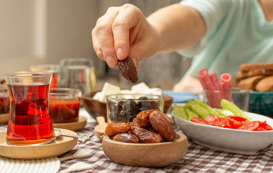 تنظیم بدن در ماه رمضان با آهسته غذا خوردن
