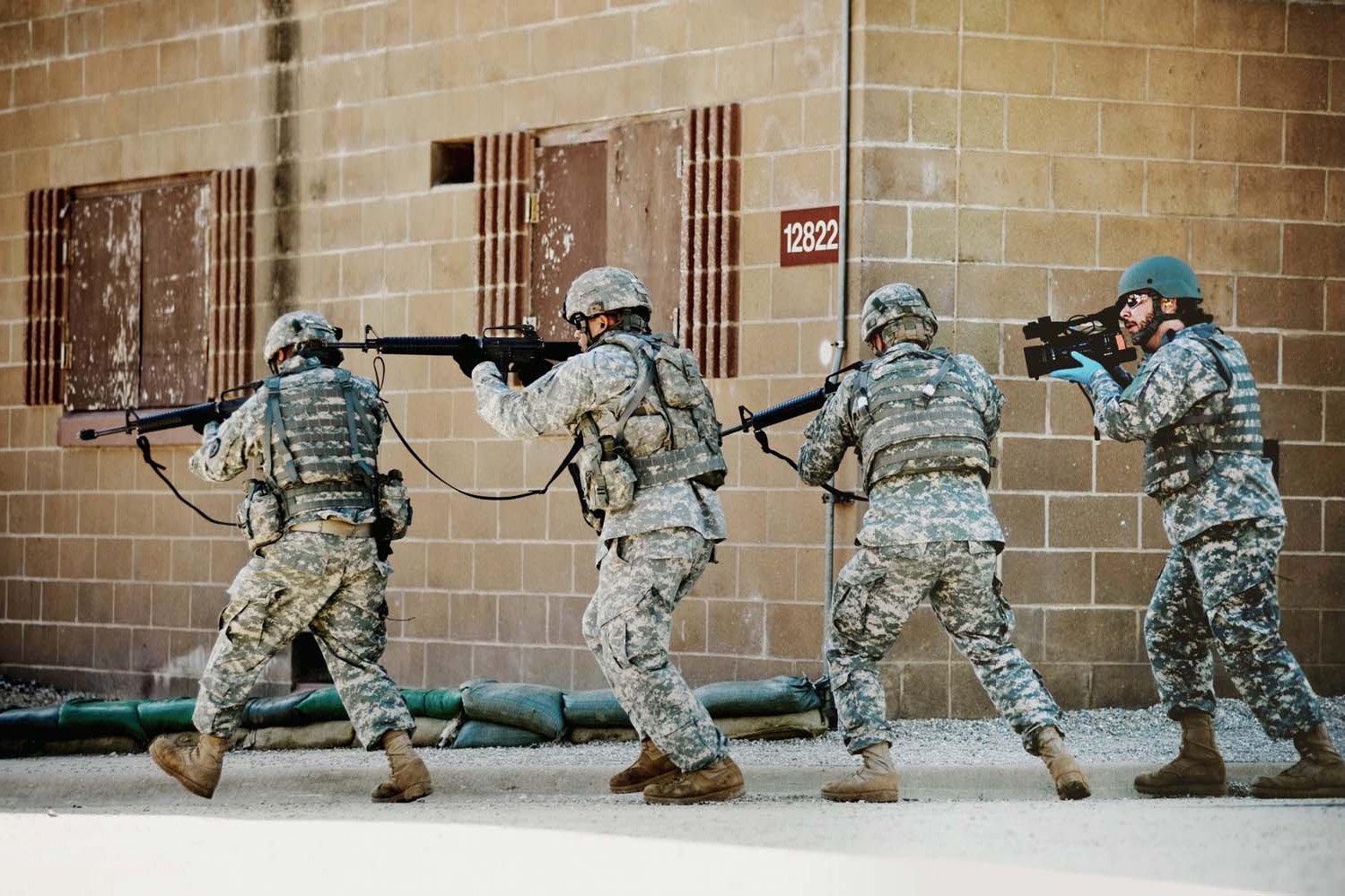 سربازان در حال ایفای نقش در فیلم تعاملی‌‌ای که WILL Interactive می‌سازد