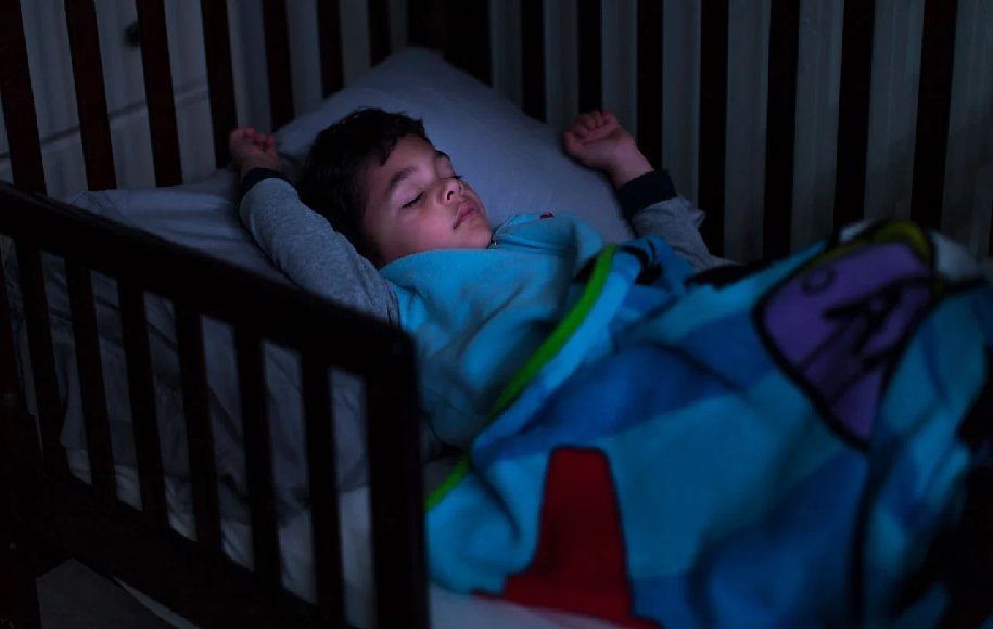 دیر موقع خوابیدن کودک در تخت