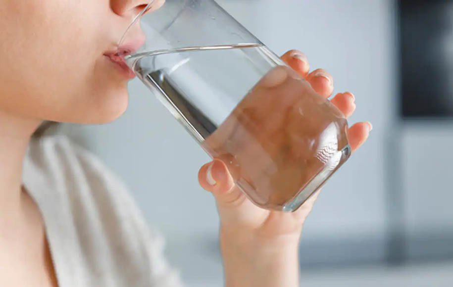  آب یک نوشیدنی بدون کالری و مفید برای کاهش وزن 