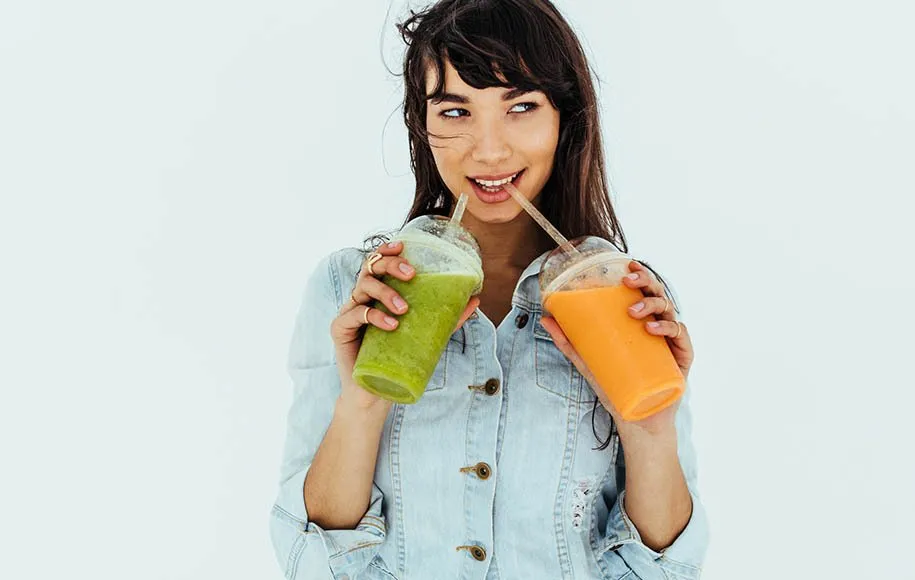 مصرف روزانهی آبمیوه باعث افزایش قند خون میشود.