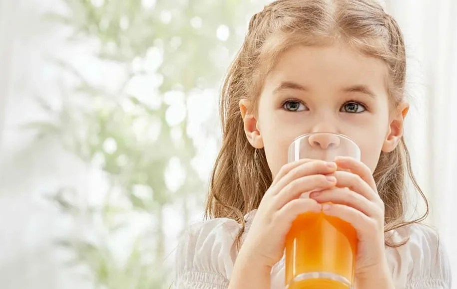 توصیه میشود آبمیوهی ۱۰۰٪ خالص و حاوی پالپ بنوشید.