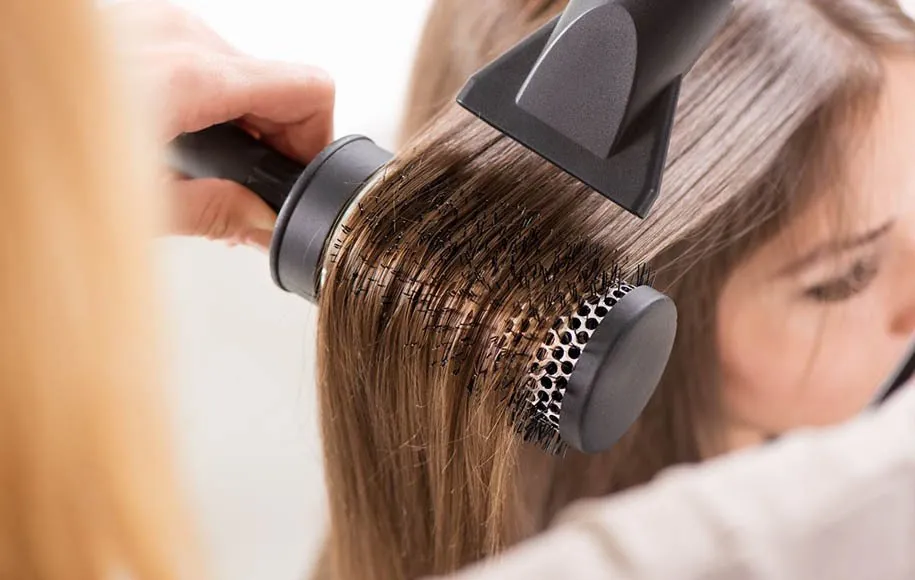 پس از خرید بهترین سشوار، لازم است در استفاده از آن هم نکاتی را رعایت کنید تا موهای شما آسیب نبیند.