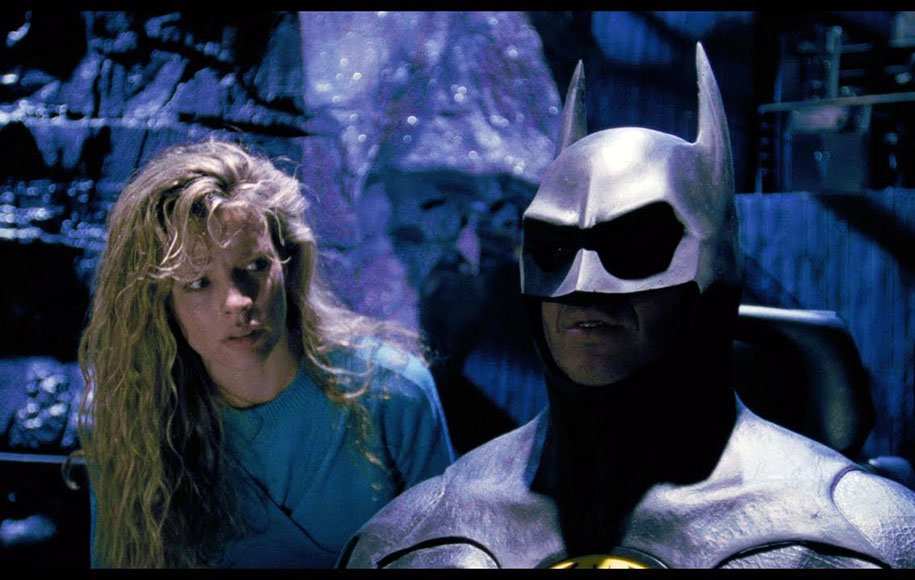 maxresdefault 2 - بررسی فیلم‌های Batman (1989), Batman Returns (1992) | آیا تیم برتون حق مطلب را درباره‌ی بتمن ادا کرد؟
