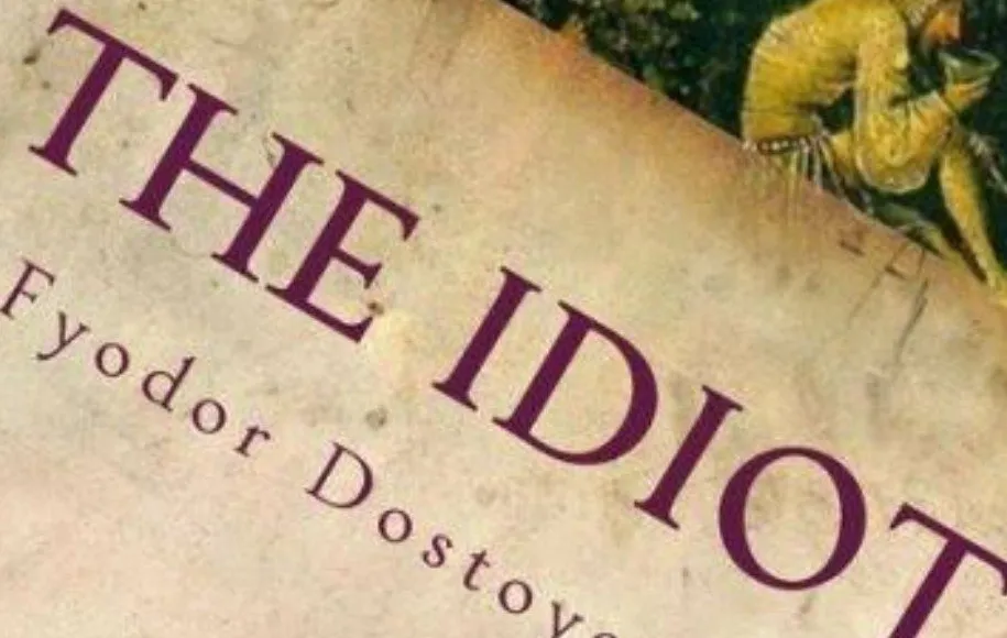 نقد و بررسی رمان ابله