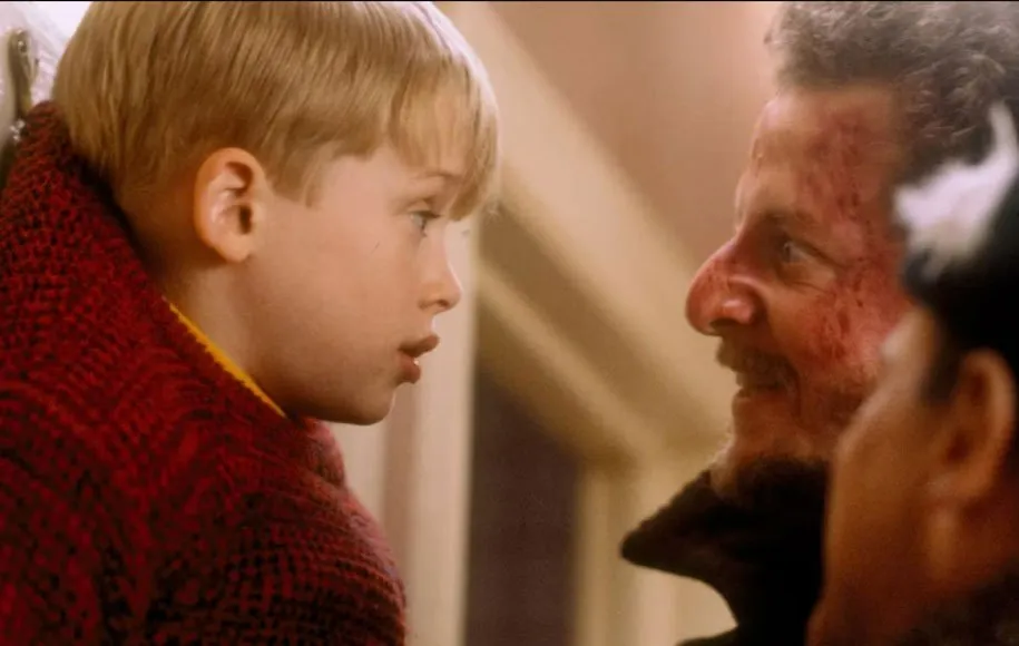 تنها در خانه یک فیلم حال خوب کن بسیار ویژه است که ارزش چند بار تماشا دارد