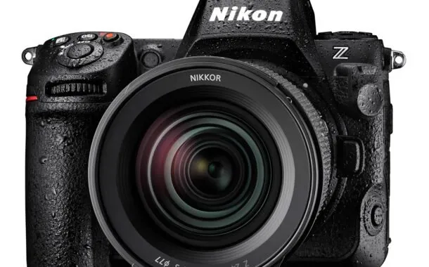 نمای جلویی و لنز نیکون Z8