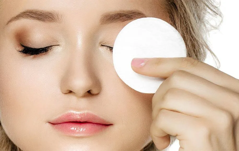 در آرایش ضد آب، خط چشم و ریمل ضد آب را چگونه باید پاک کرد؟