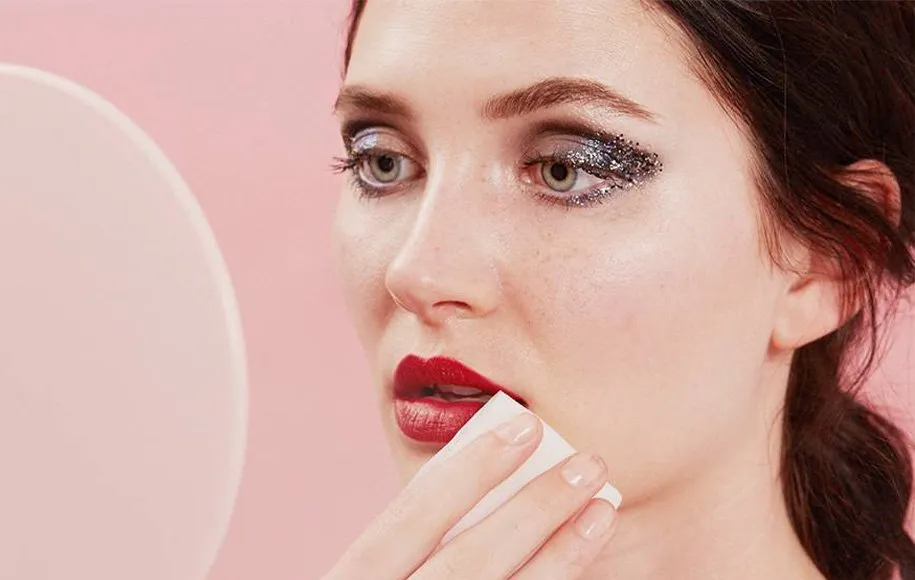 در آرایش ضد آب، رژ لب ضد آب و مات را چگونه باید پاک کرد؟