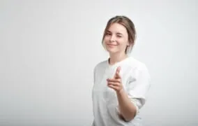 13 ترفند برای داشتن چشم‌های درخشان و پرانرژی