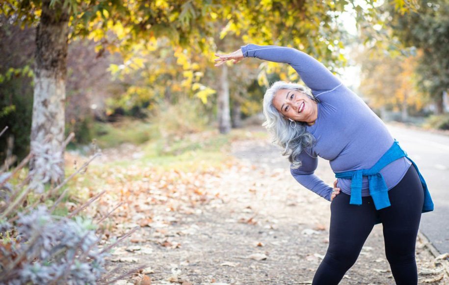 بهترین راه برای درمان چاقی در سالمندان با حرکات کششی