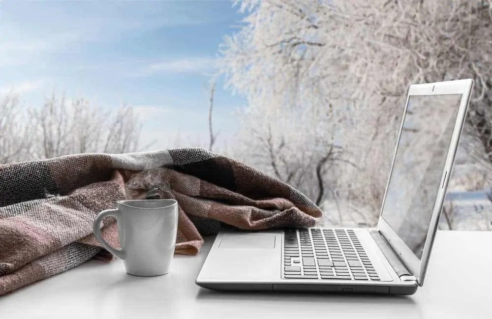 لپ تاپ در هوای سرد