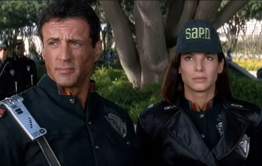 ساندرا بولاک و سیلوستر استالونه در نمایی از فیلم مرد ویرانگر