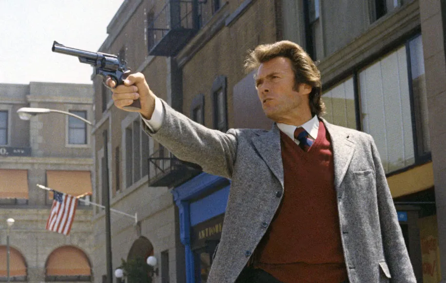 کلینت ایستوود در نمایی از فیلم هری کثیف