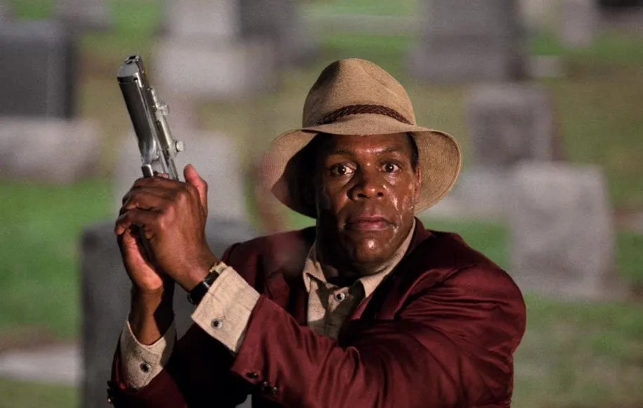 دنی گلاور نقش پلیس سرسخت فیلم نابودگر را ایفا می‌کند