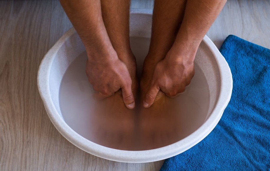 درمان پا درد با نمک حمام