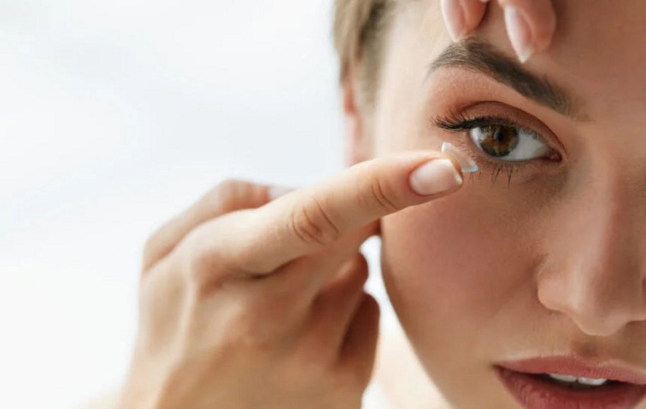 آیا لنز برای چشم خطر دارد؟