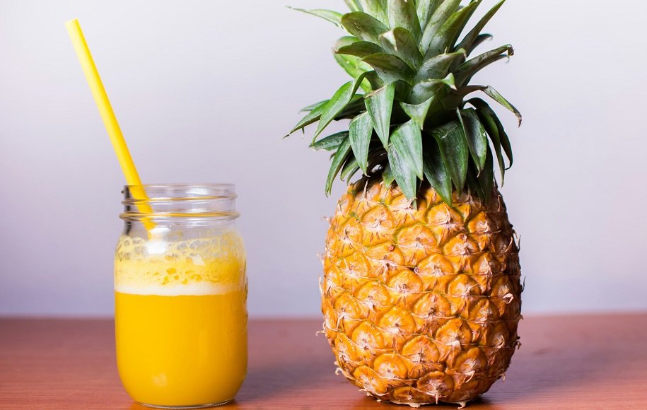 8 فایده‌ی مصرف آب آناناس که سلامتی شما را دگرگون می‌کنند!