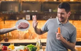 رژیم شیر یا گوشت‌خواری محض چیست و چرا نباید آن را امتحان کنید؟