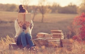 کتاب‌درمانی؛ آیا کتاب خواندن می‌تواند به درمان مشکلات روانی کمک کند؟
