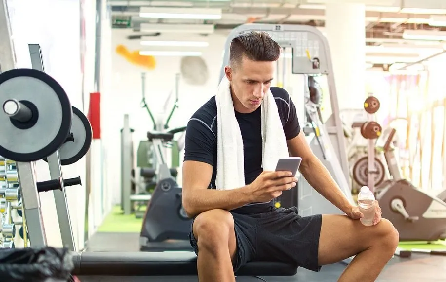 هنگام ورزش با گوشی خود سرگرم نشوید