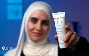 بررسی کرم آبرسان درماتیپیک مدل REFRESH