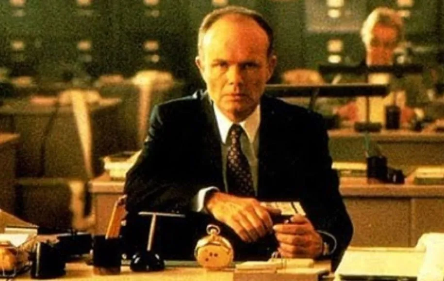 ساعت ۱۲:۰۱ ظهر چرخهی زمانی