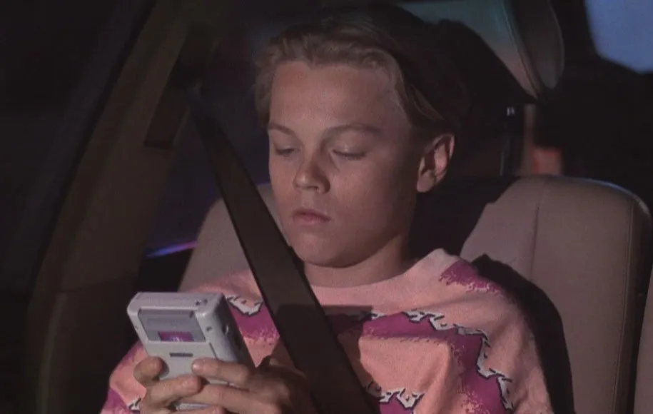 مخلوقات 3 یکی از اولین و بدترین فیلم‌هایی بود که لئوناردو دیکاپروی جوان در آن نقش‌آفرینی کرد