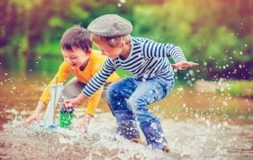 فایده‌های آب‌بازی برای کودکان