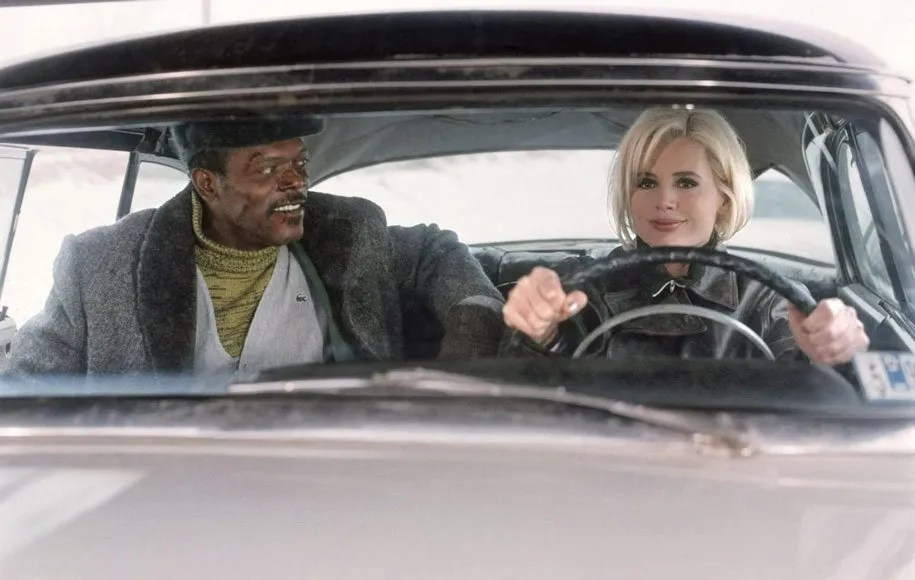 جینا دیویس و ساموئل ال. جکسون در نمایی از فیلم بوسه‌ی شب‌بخیر طولانی