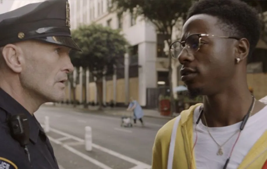 دو غریبه دور از هم چرخهی زمانی