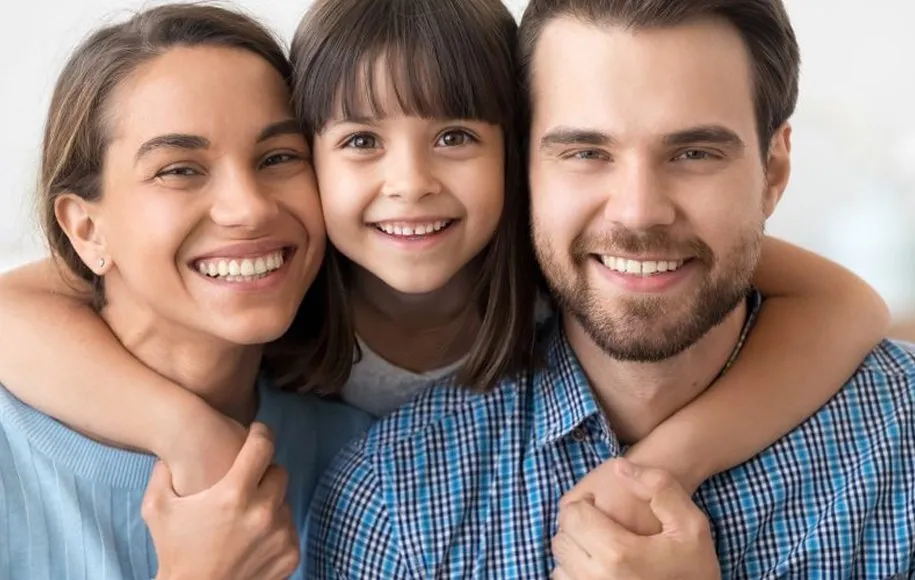 ابراز محبت به همسر در مقابل فرزندان