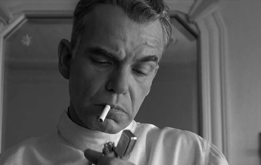 مردی که آن جا نبود