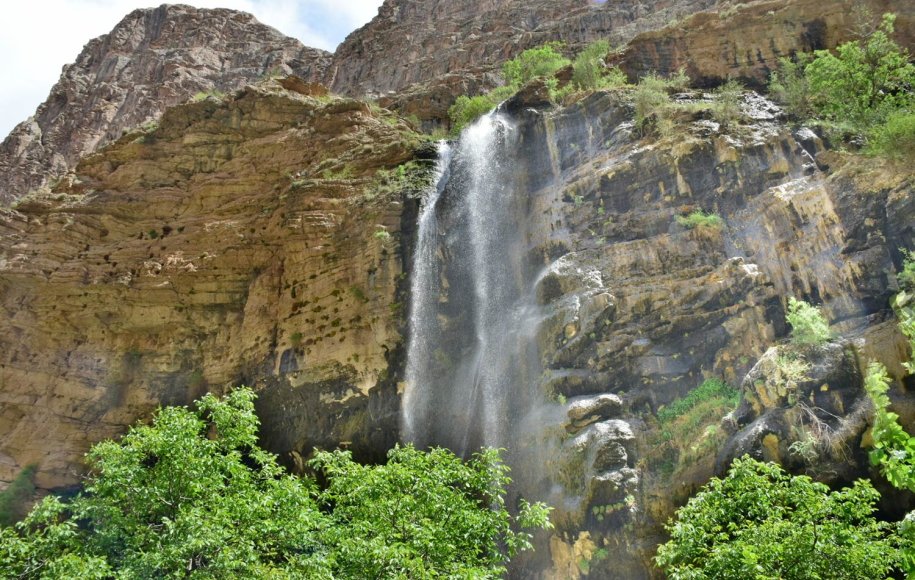 آبشار اخلمد در شهرستان چناران