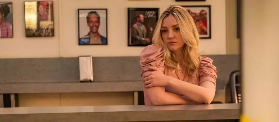 ابی الیوت در نقش ناتالی (شوگر) برازتو