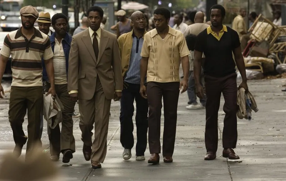 دنزل واشنگتن در این فیلم که در ابتدا قرار بود نمایش پدرخواندهی سیاه نام داشته باشد یکی از بهترین نقشآفرینیهای عمرش را ارائه میکند