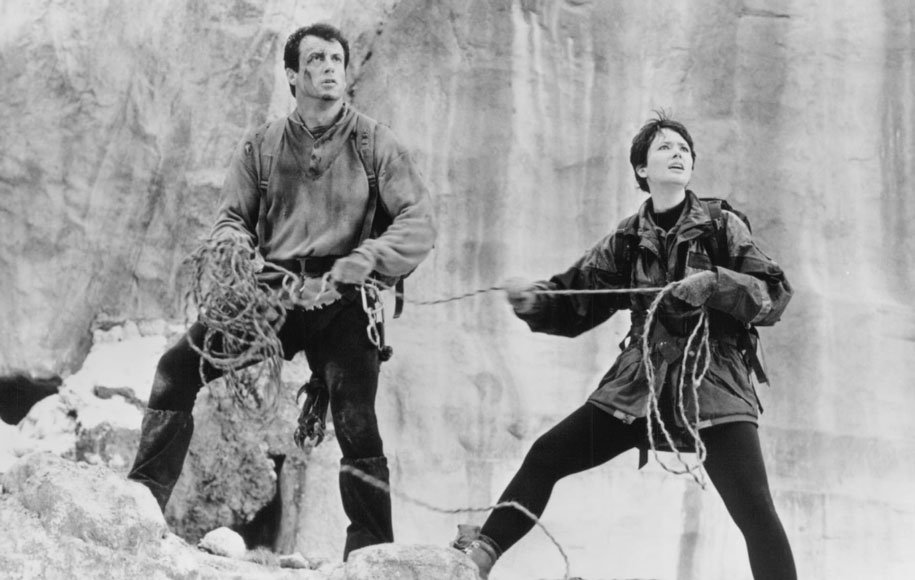 سیلوستر استالونه در یکی از مشهورترین نماهای فیلم صخره‌نورد