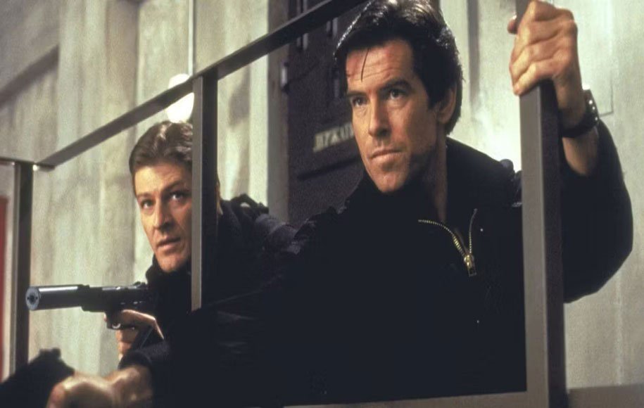 پیرس برازنان برای اولین بار در فیلم گولدن آی نقش جیمز باند را بازی کرد
