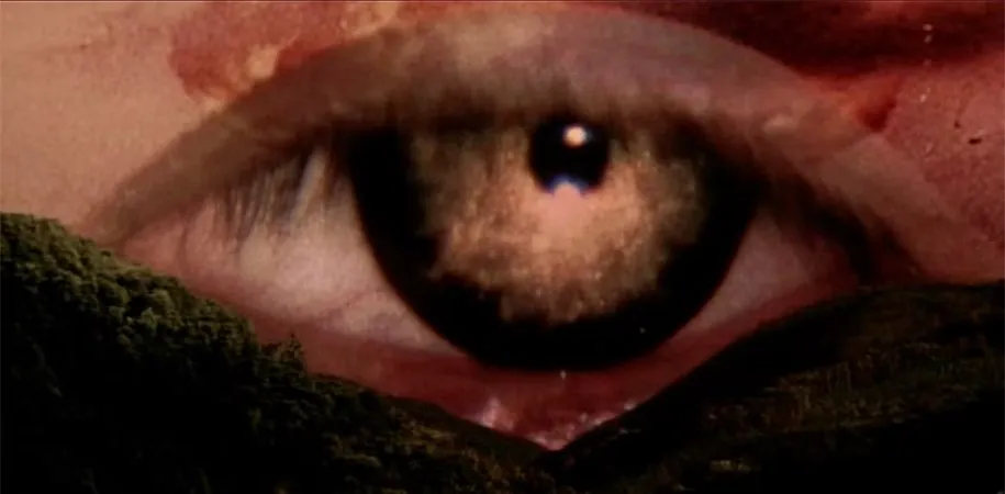 راپسودی در آگوست فیلم درباره بمب اتم