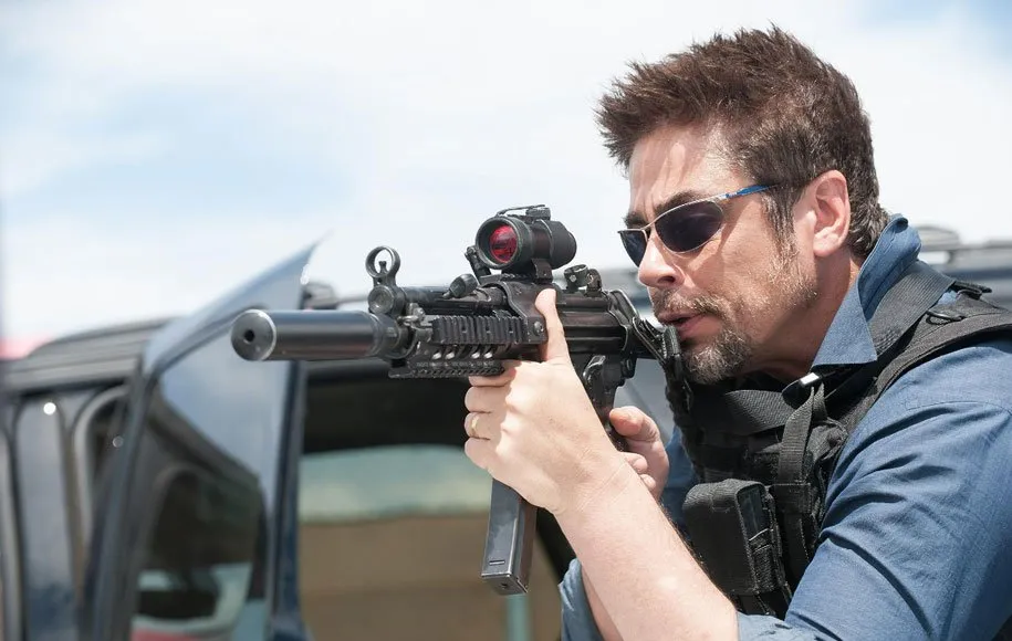 یک فیلم عالی دربارهی کارتلهای مواد مخدر و مسائل پیرامون آنها که نماهای فوقالعادهاش جذابیتش را دو چندان میکند